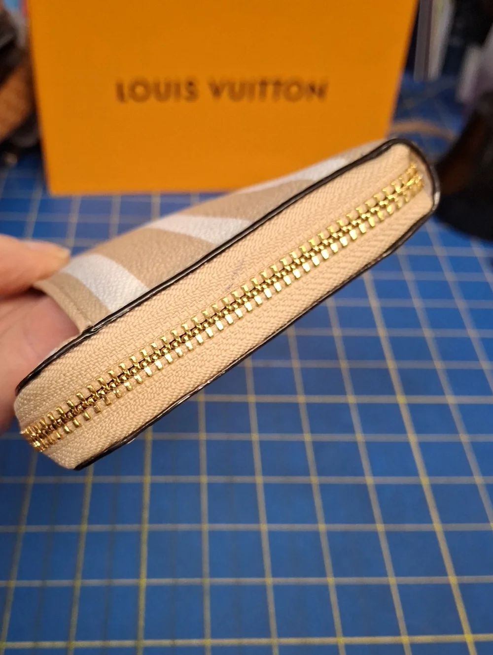 Kate Spade Camel White Striped Zip Wallet & Removeable Card Holder.